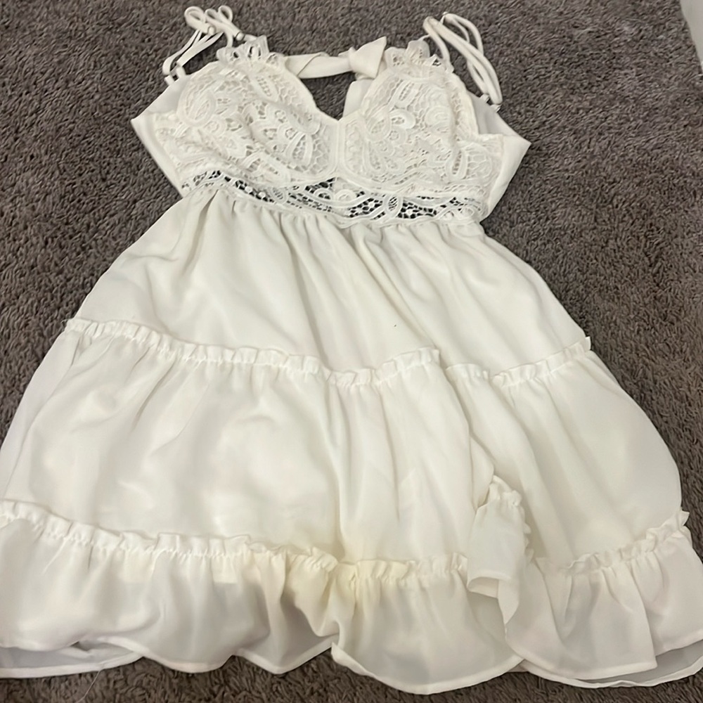 White lace detailed dress
